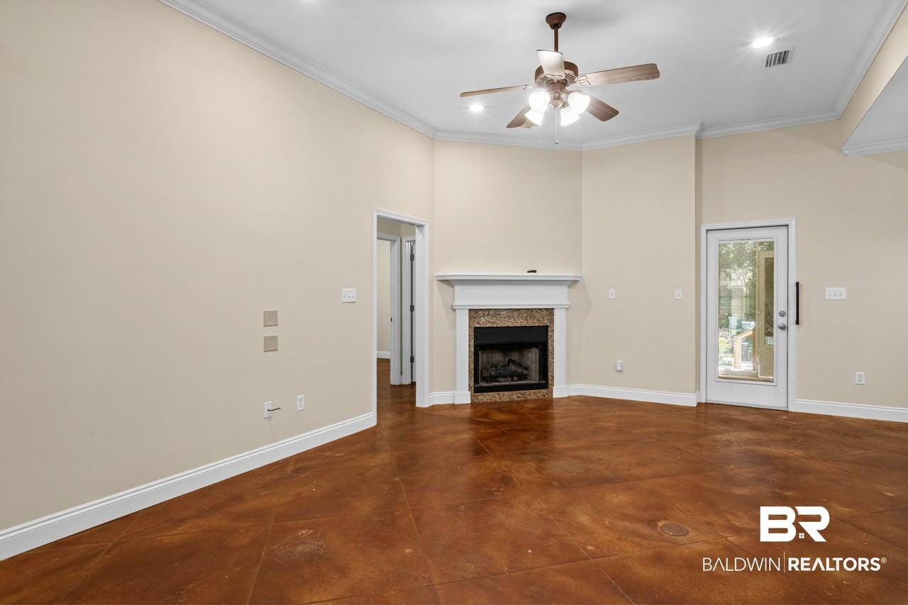 20720 Northwood St - Photo 4 of 28