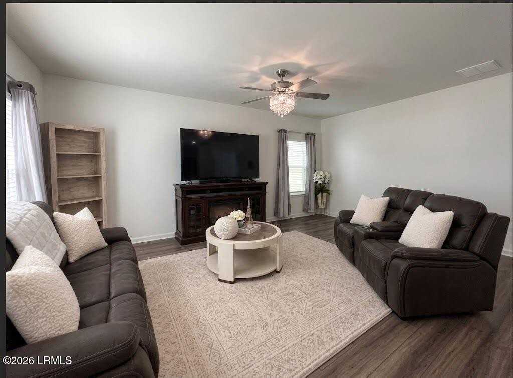 143 Chestnut St - Photo 5 of 25