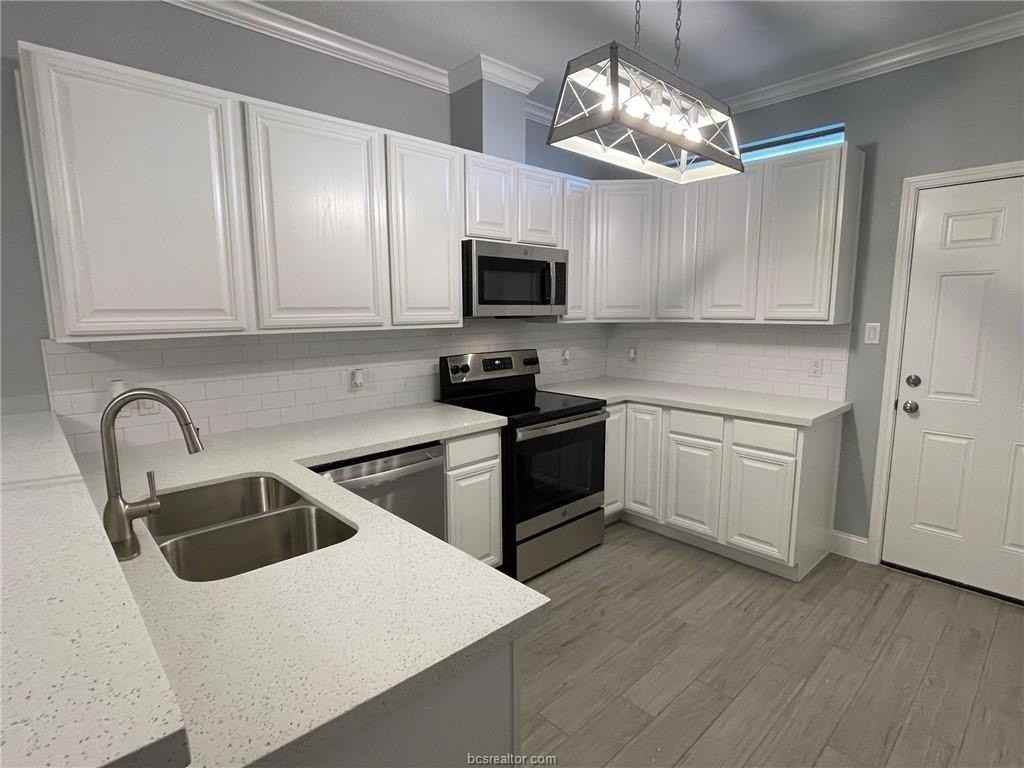 3838 Oldenburg Ln - Photo 7 of 23