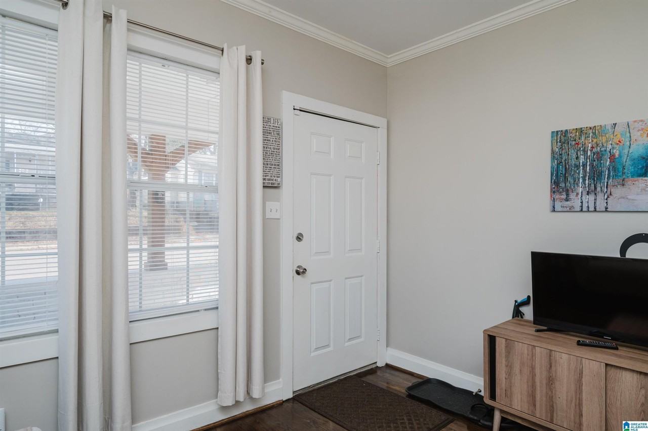 1600 Center St - Photo 5 of 32