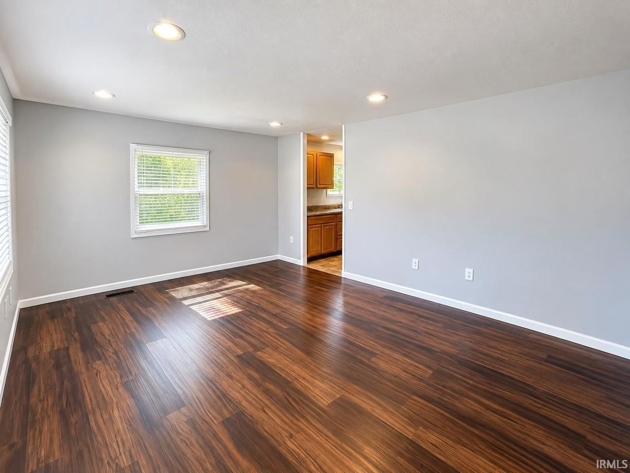 420 S Mitchell St - Photo 3 of 23