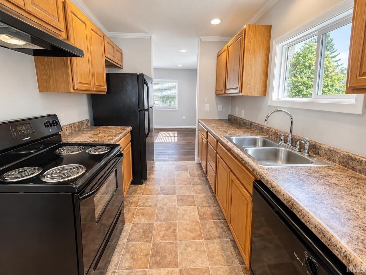 420 S Mitchell St - Photo 7 of 23