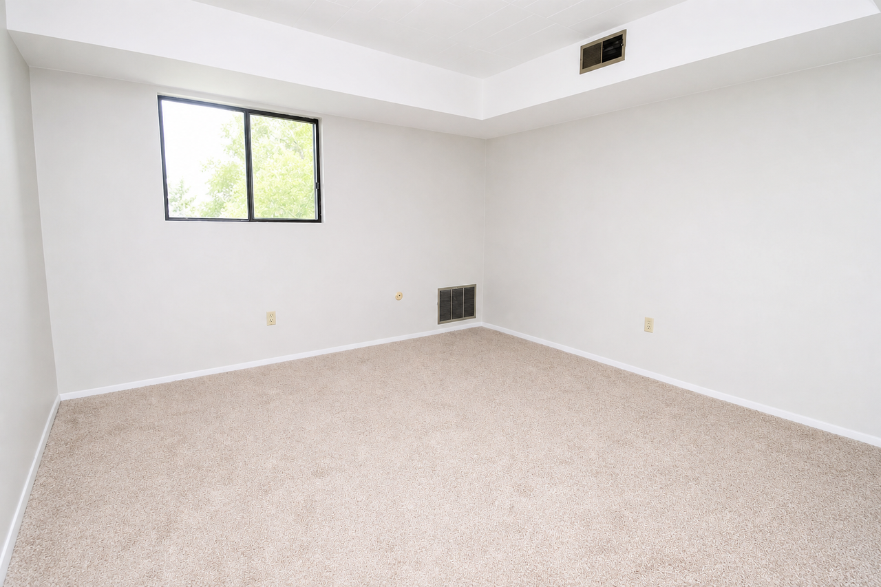 PINE VIEW APARTMENTS -- 059 - Photo 4 of 27