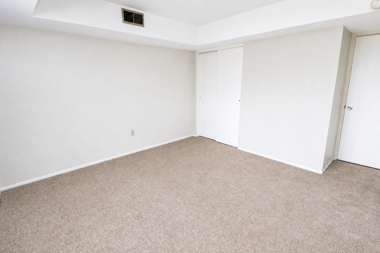 PINE VIEW APARTMENTS -- 059 - Photo 5 of 27