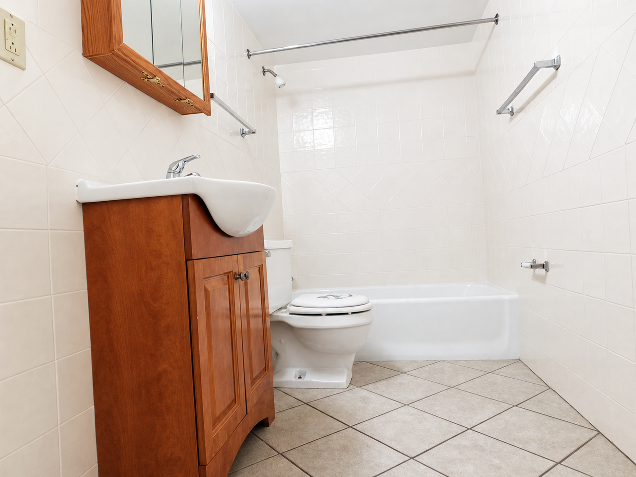 PINE VIEW APARTMENTS -- 059 - Photo 6 of 27