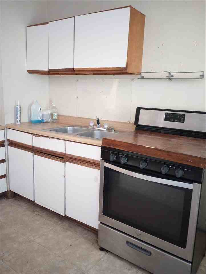 81 Maple St - Photo 5 of 19