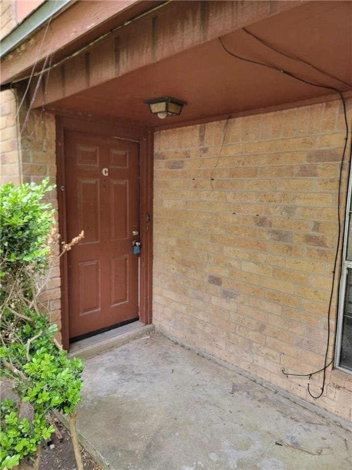 5077 Wingfoot Ln #C - Photo 2 of 8