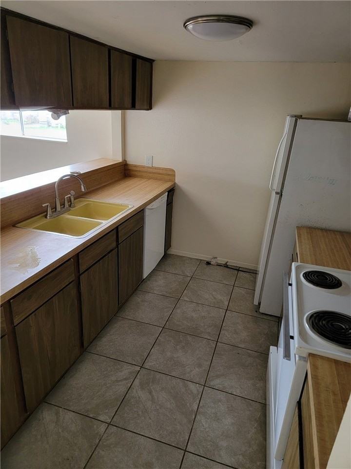 5077 Wingfoot Ln #C - Photo 4 of 8