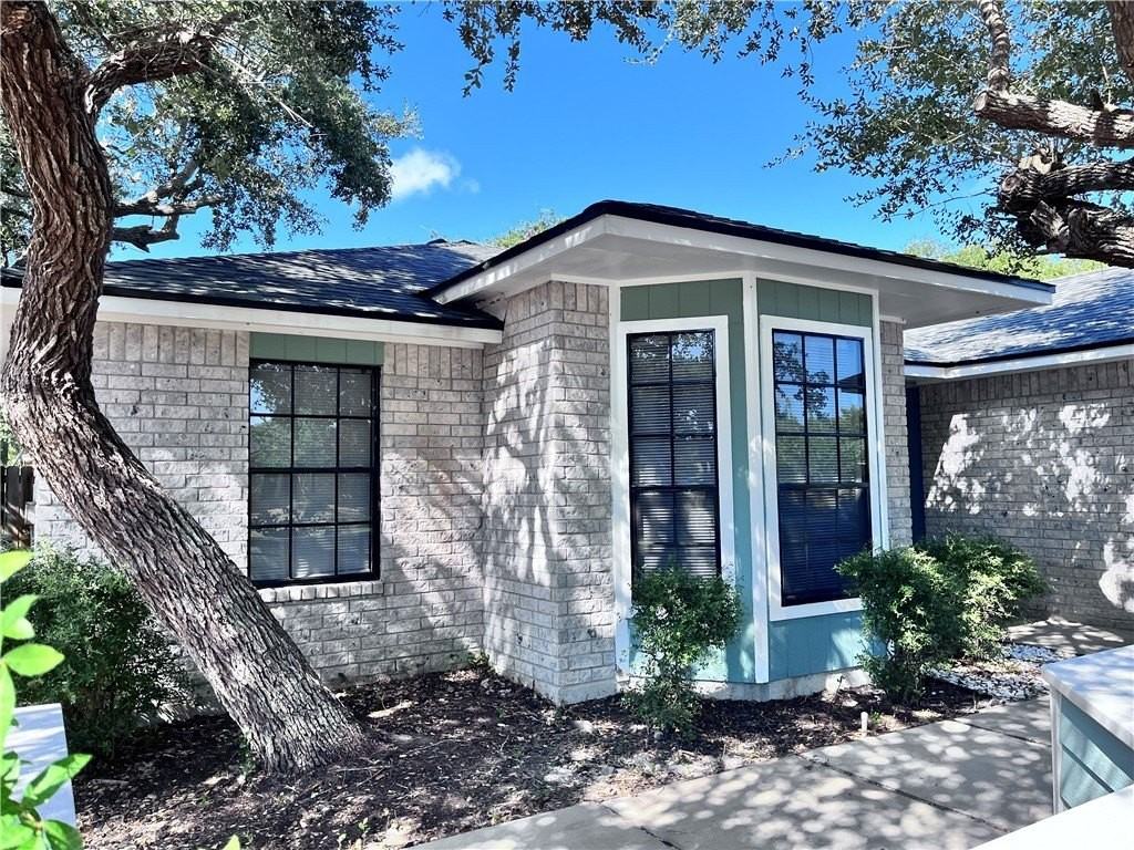 2200 Spring Park Dr - Photo 2 of 31