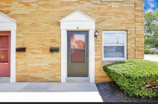 1746 Pine Tree St S #H - Photo 1 of 1