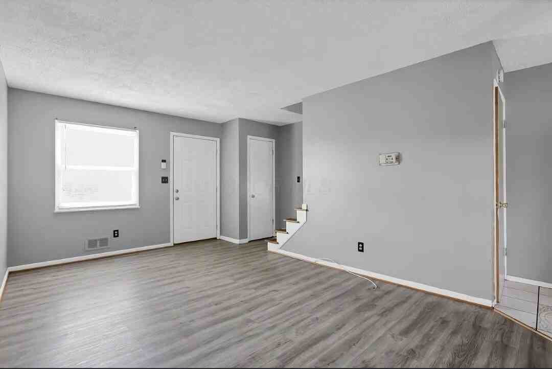1746 Pine Tree St S #H - Photo 5 of 16