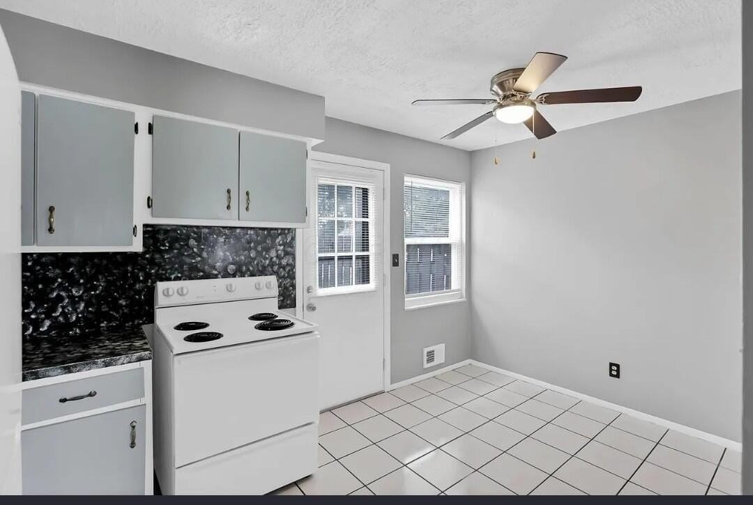 1746 Pine Tree St S #H - Photo 6 of 16