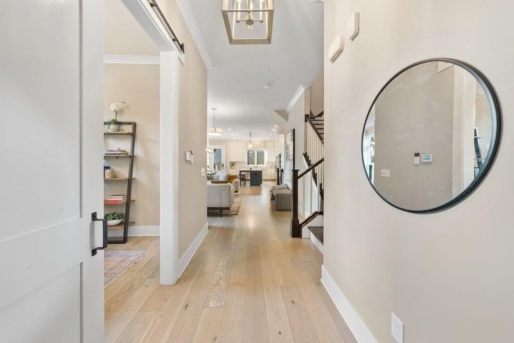 954 W 1st Ave - Photo 4 of 32