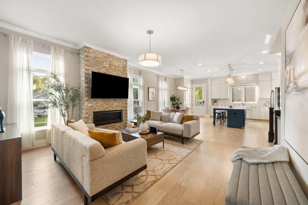 954 W 1st Ave - Photo 6 of 32