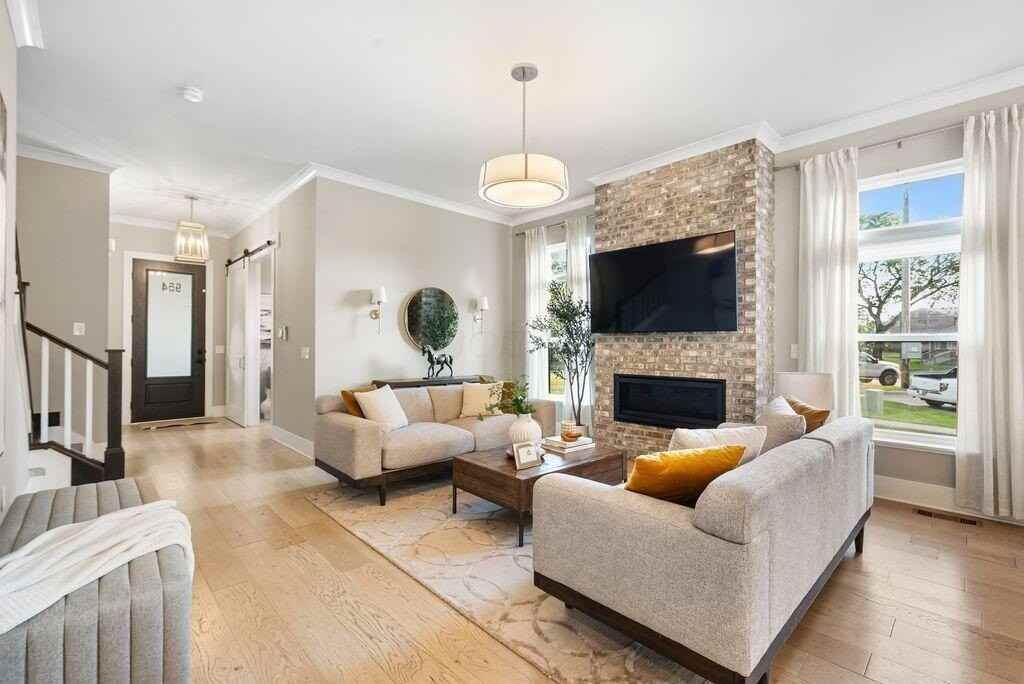954 W 1st Ave - Photo 7 of 32