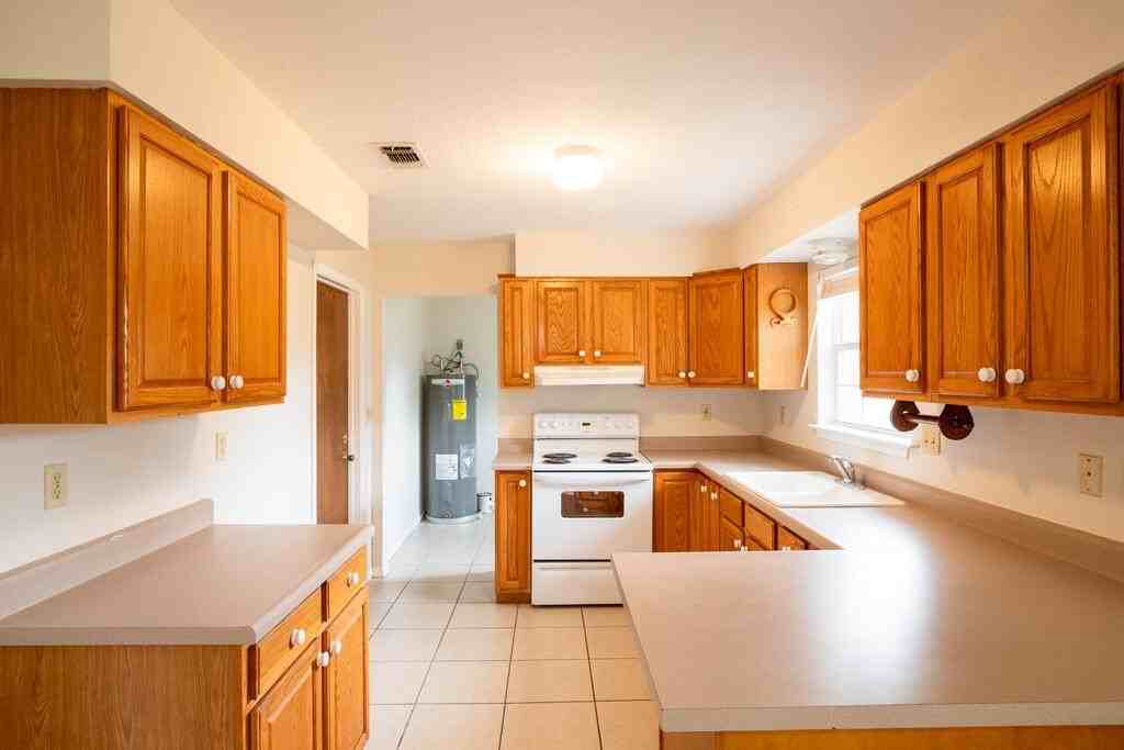 703 Dawn Ln - Photo 3 of 16