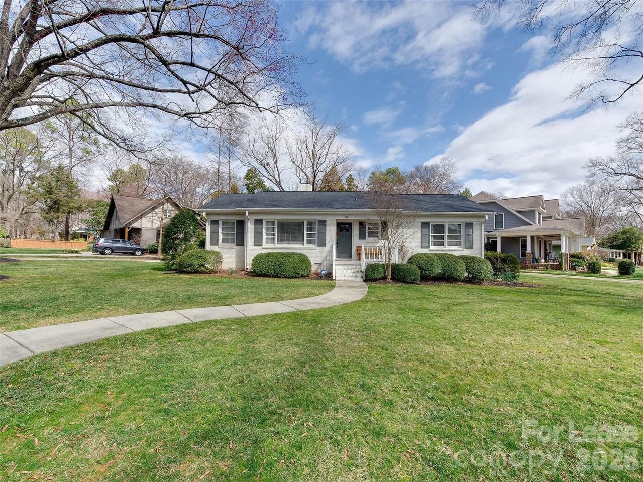 3221 Sunset Dr - Photo 2 of 48