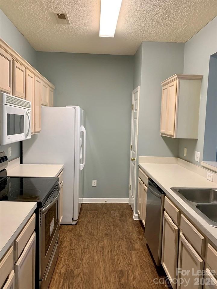 5307 Waverly Lynn Ln - Photo 3 of 15