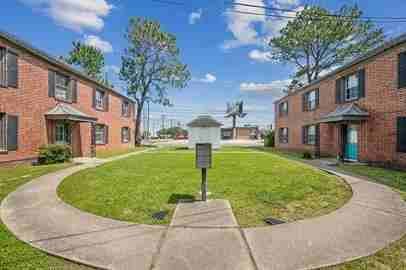 Southdowns Apartments - Photo 3 of 17