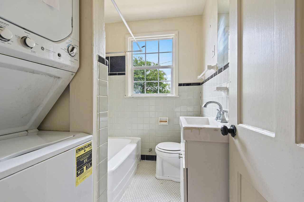 Southdowns Apartments - Photo 5 of 17