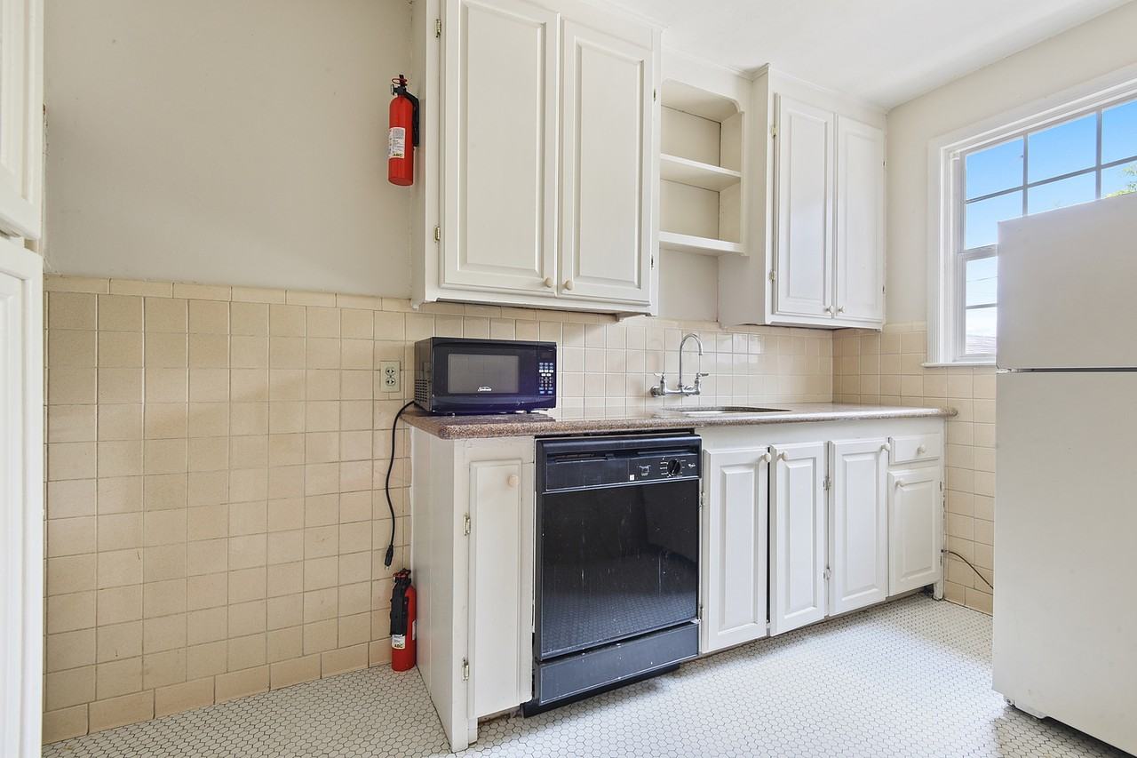 Southdowns Apartments - Photo 6 of 17