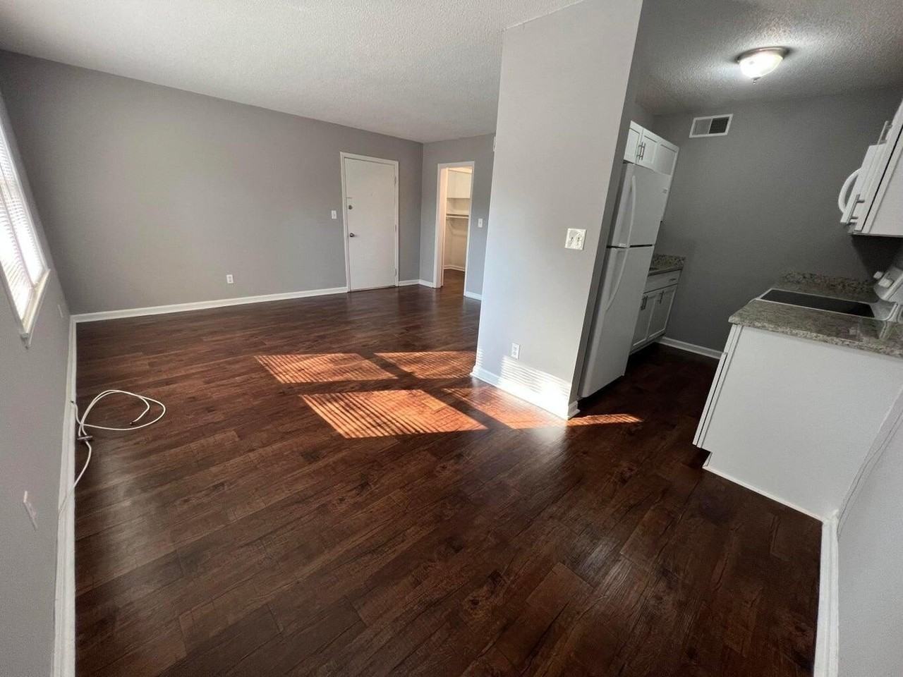 109 N Miller St #B - Photo 3 of 15