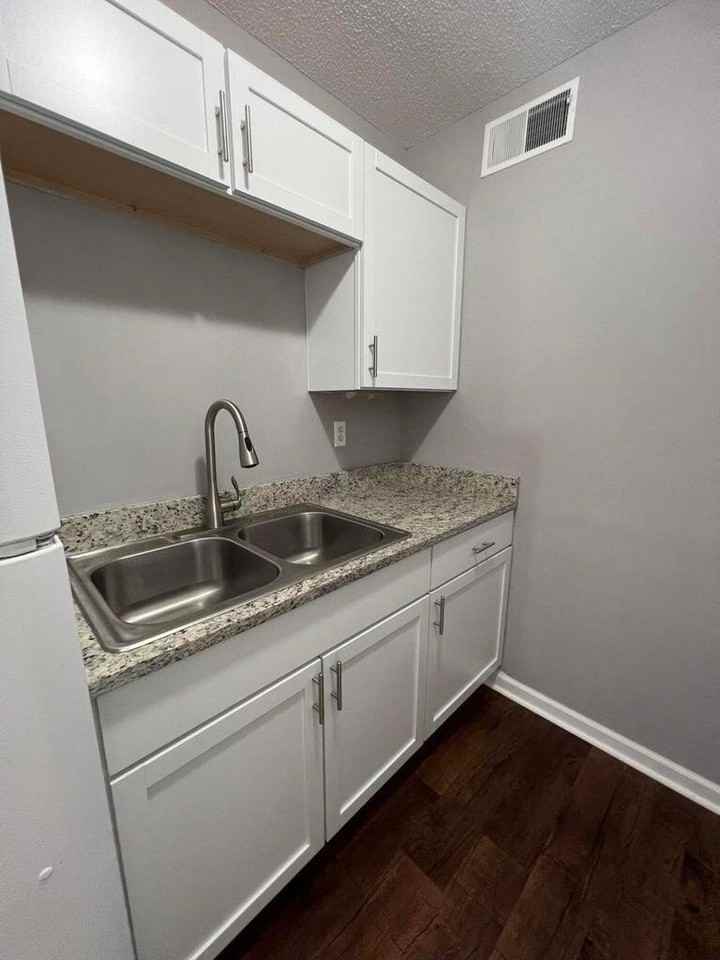 109 N Miller St #B - Photo 6 of 15