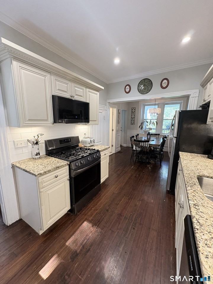 89 Hillside Ave - Photo 4 of 23