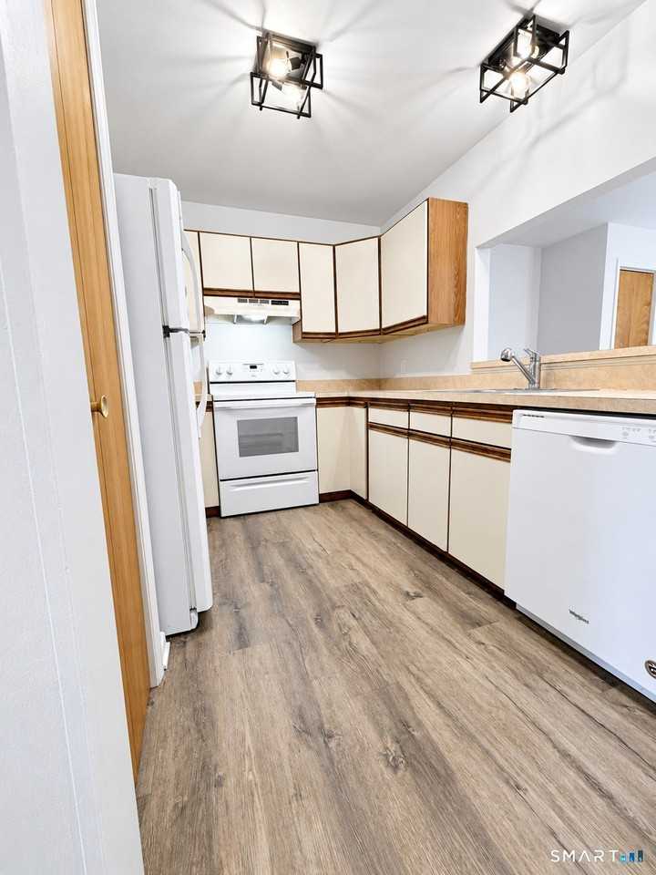 31 Railroad St #13 - Photo 4 of 10
