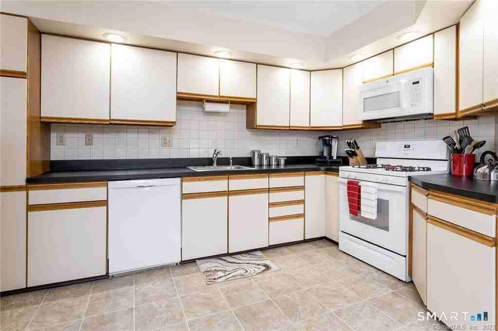 65 Shelton Ave #C - Photo 4 of 13