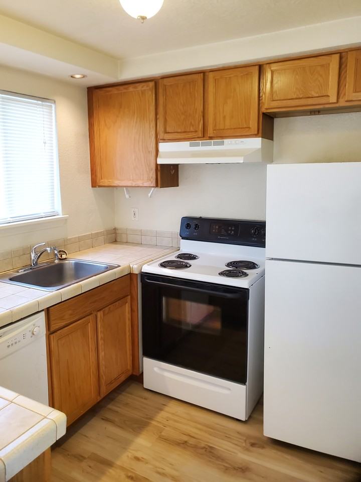 25182 East Broadway Avenue - Photo 3 of 22
