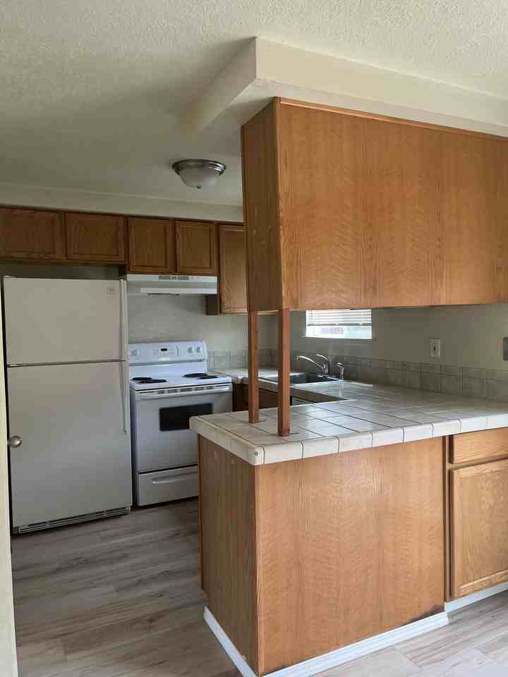 25182 East Broadway Avenue - Photo 5 of 22