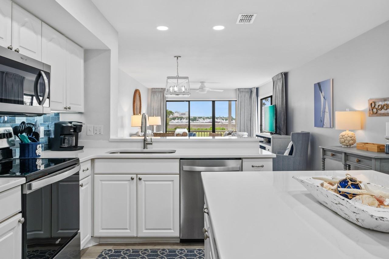 814 Harbour Point Dr #814 - Photo 4 of 40