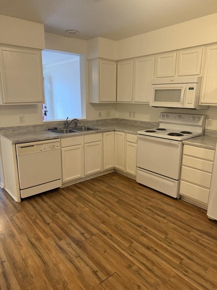 1834 Shay Lin Ct #1834 - Photo 5 of 16
