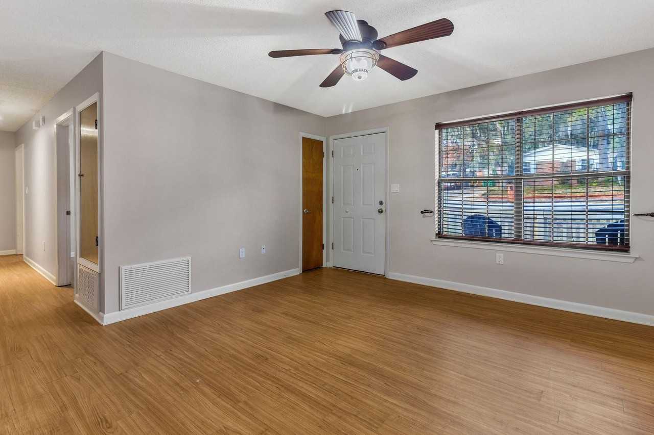 400 31st St - Photo 5 of 31