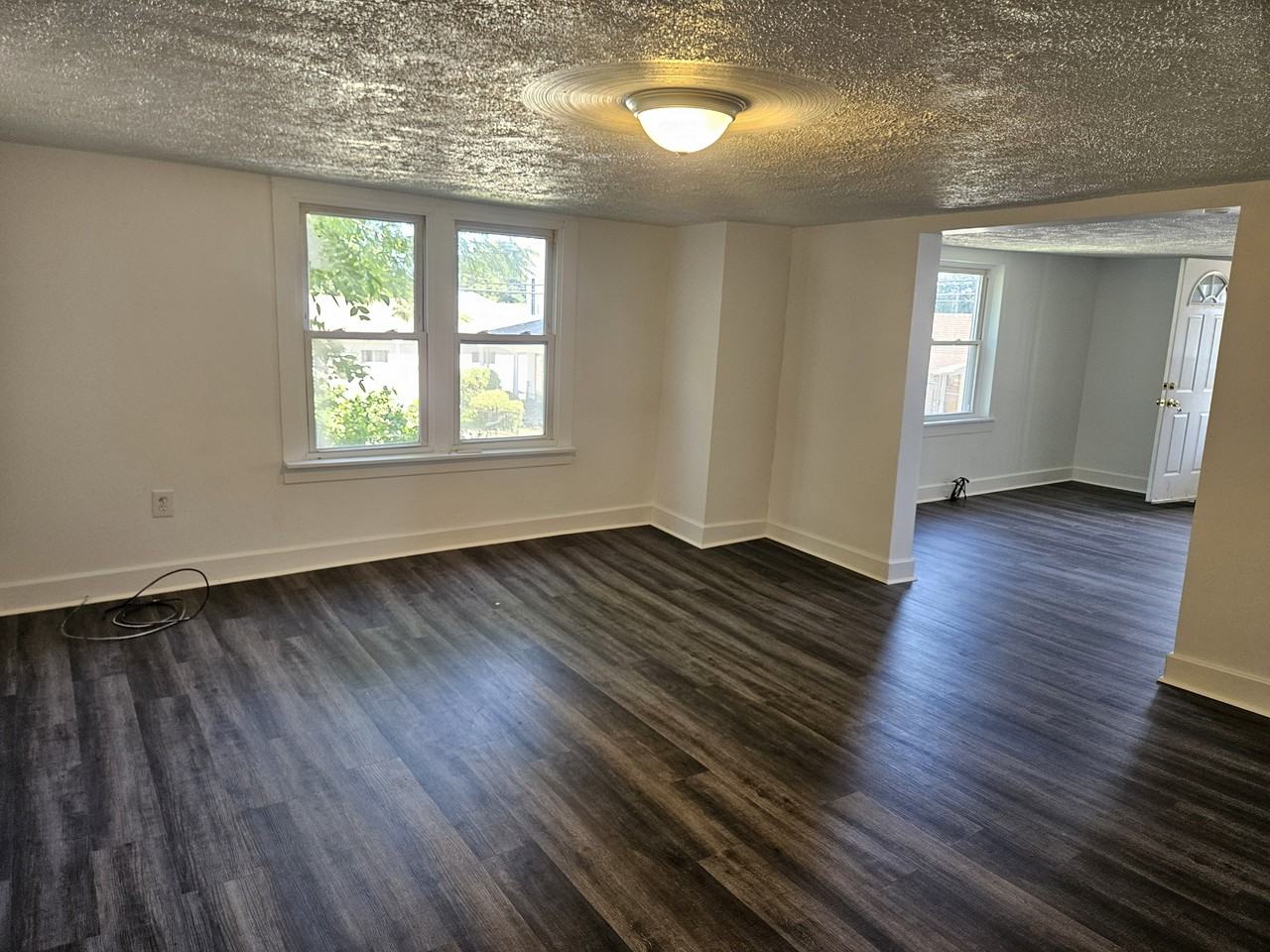 533-535 West Shawnee Avenue - Photo 5 of 11