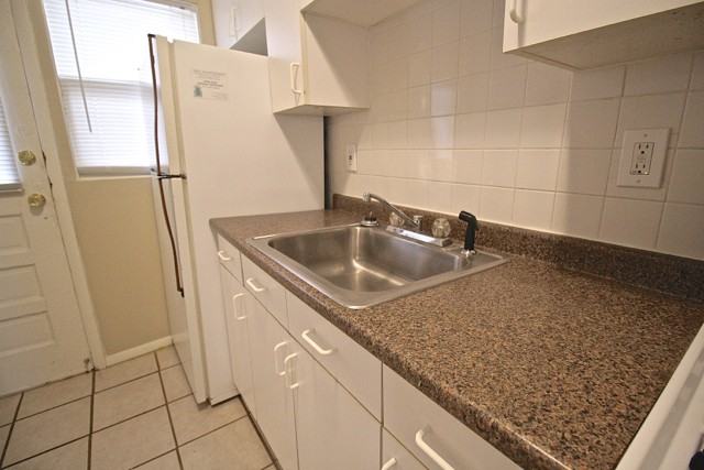 4242 Campbell St - Photo 7 of 50