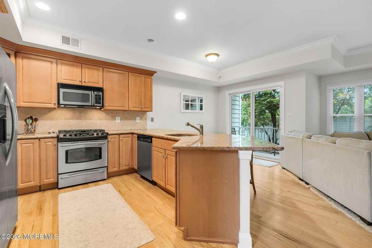 104 Locust Ave - Photo 4 of 18