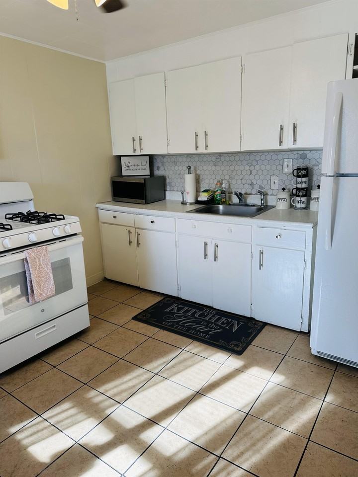 5800 Newport Street Unit 3 - Photo 5 of 9