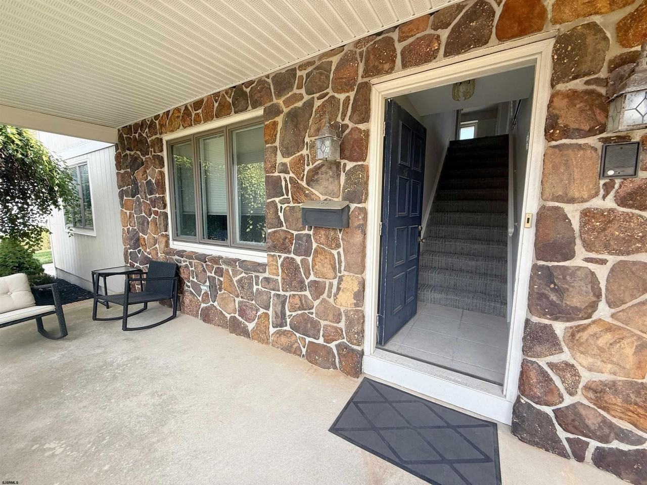 303 Windsor Dr - Photo 4 of 25