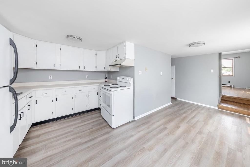 114 E Millbrooke Ave - Photo 2 of 13