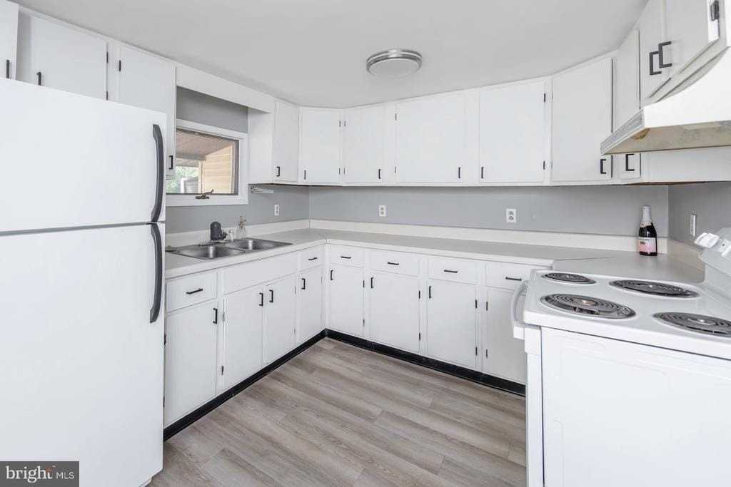 114 E Millbrooke Ave - Photo 5 of 13