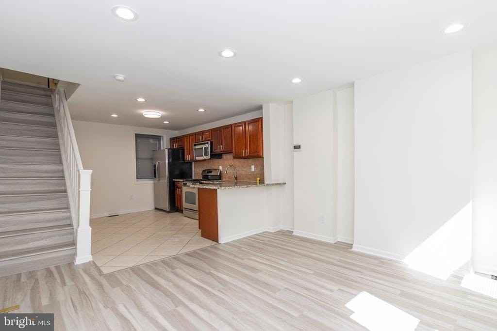 2711 Oakford St - Photo 3 of 17