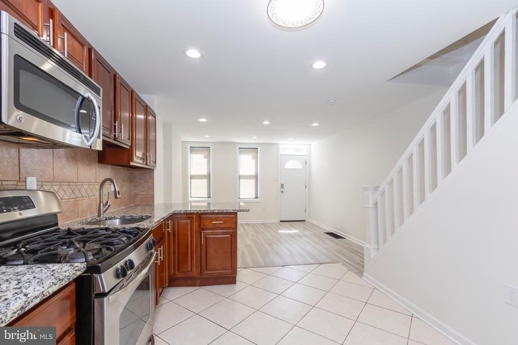 2711 Oakford St - Photo 6 of 17