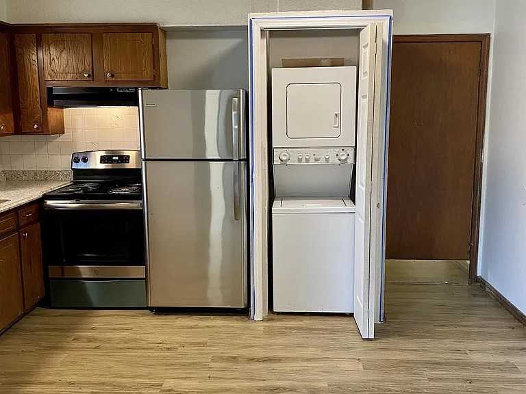 829 Drake Drive - Photo 3 of 9