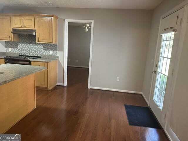 527 Acorn Ln - Photo 3 of 22