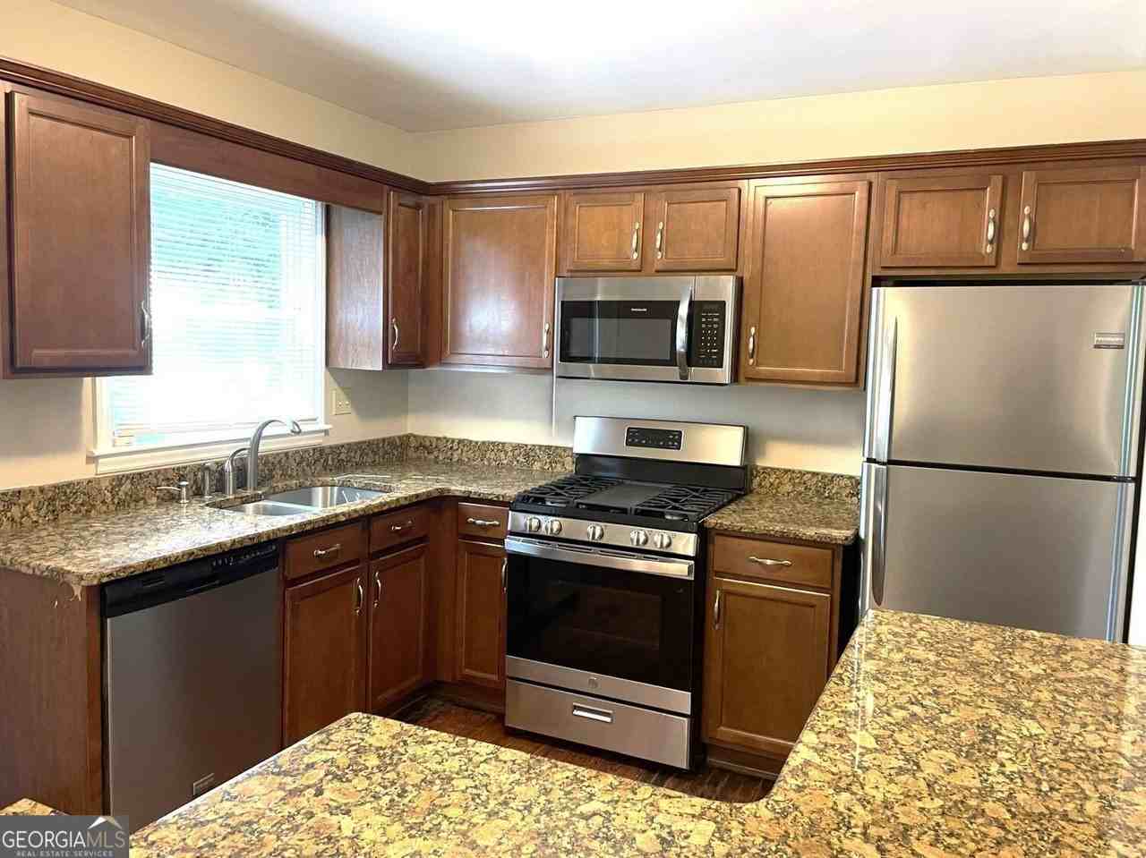 2511 E Tupelo St Se - Photo 3 of 15