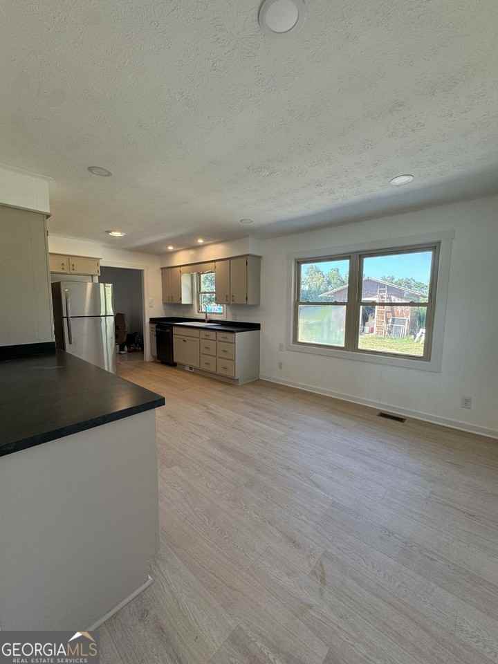 510 Taylor Smith Rd - Photo 3 of 15