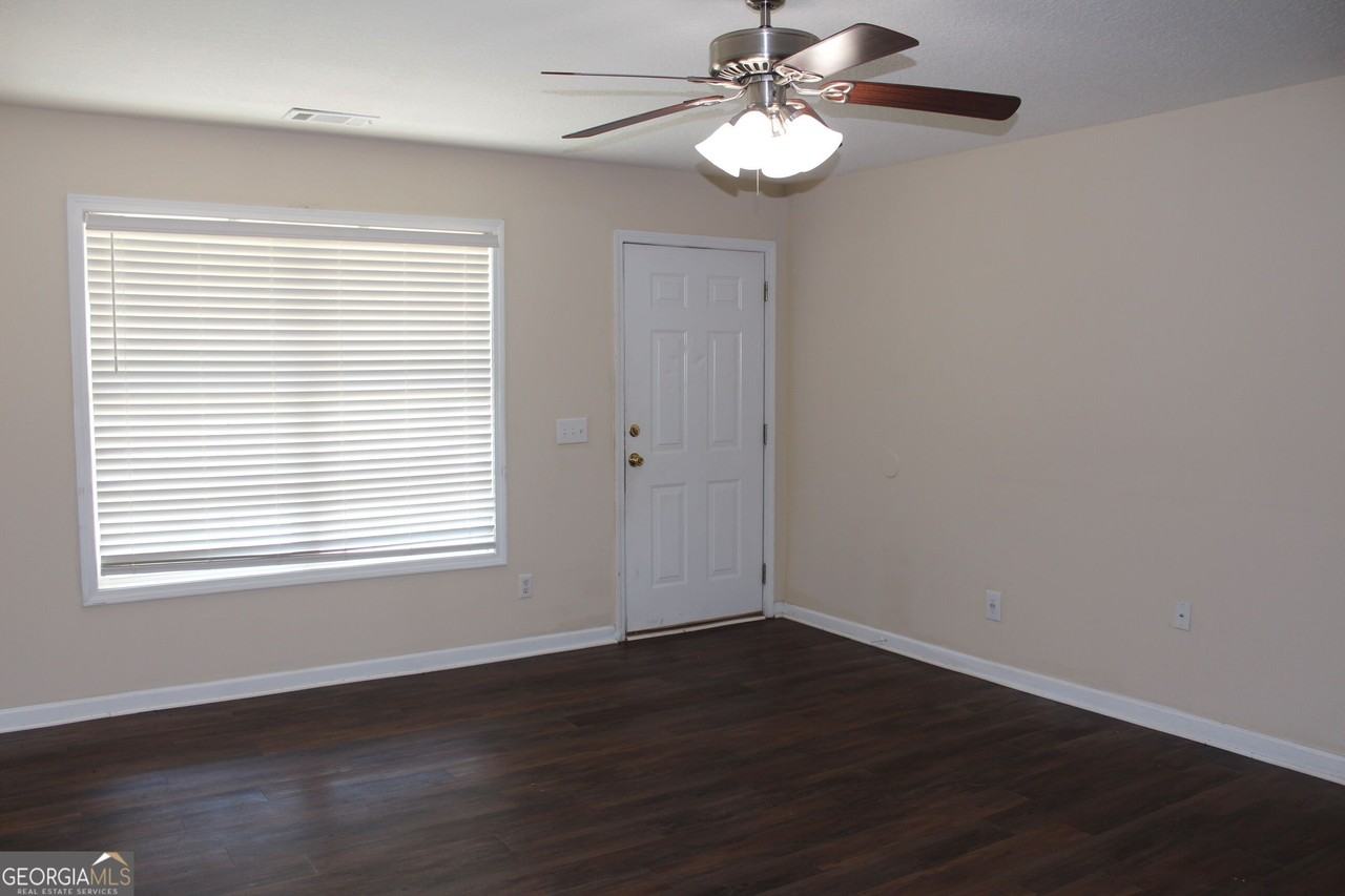 103 Lindsay Ct #B - Photo 3 of 17