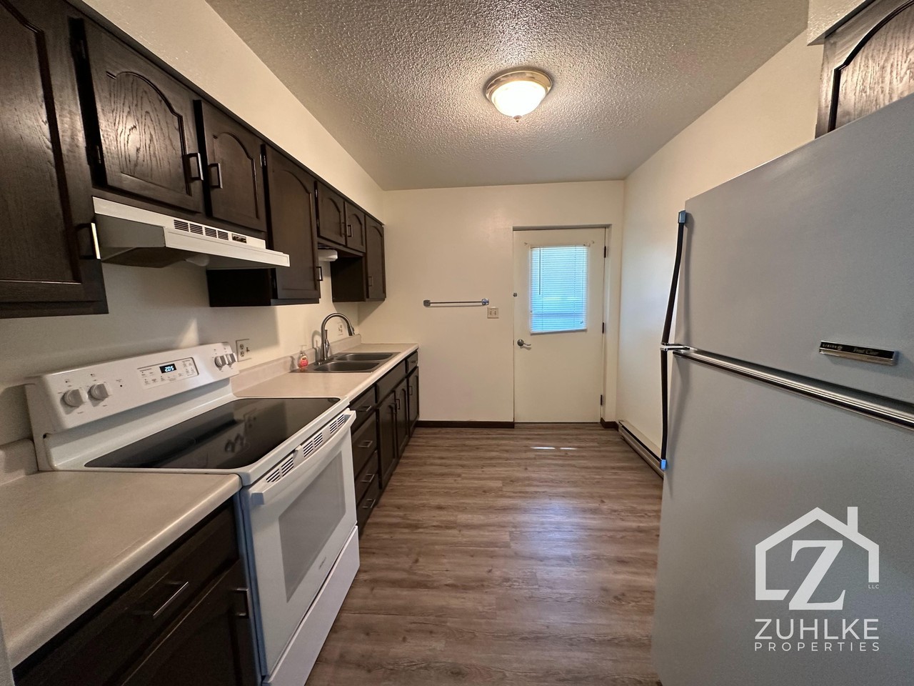 220 East Court Street - Photo 3 of 7